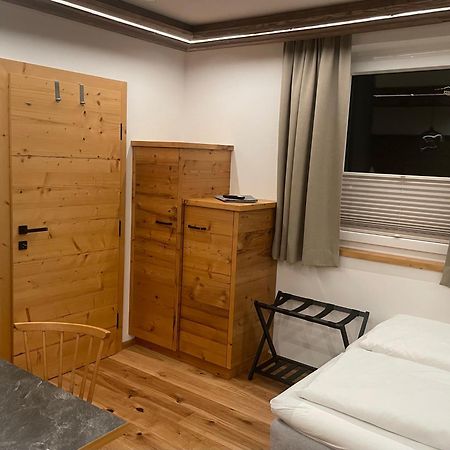 Pension Und Apartment Edelweiss Heiligenblut Exteriör bild