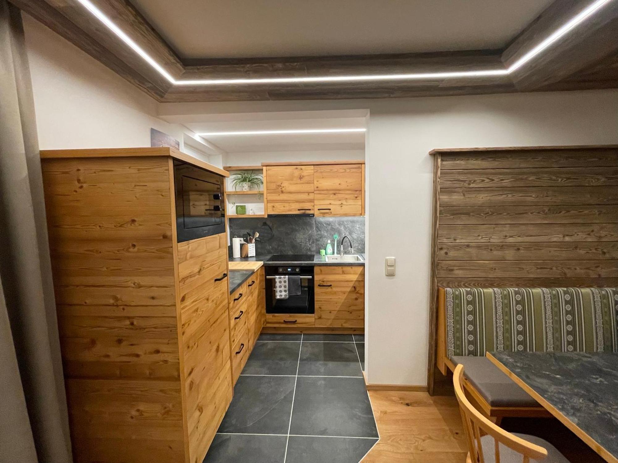 Pension Und Apartment Edelweiss Heiligenblut Exteriör bild