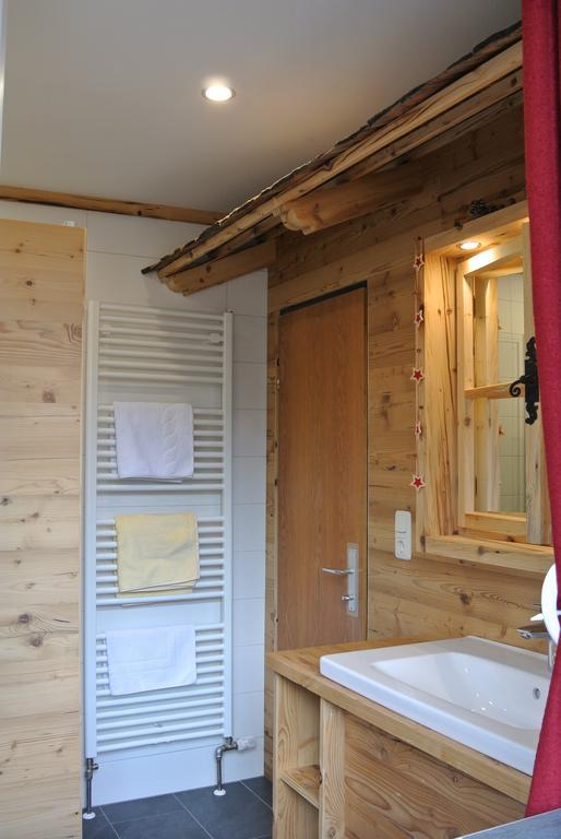 Pension Und Apartment Edelweiss Heiligenblut Exteriör bild