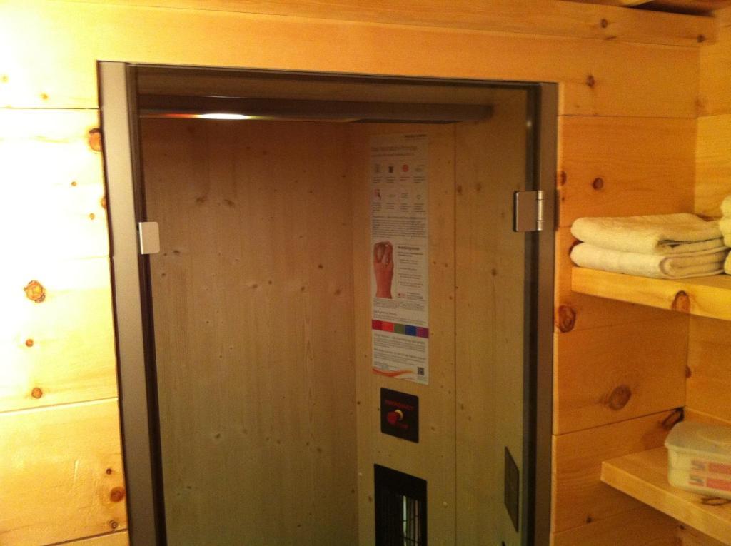Pension Und Apartment Edelweiss Heiligenblut Exteriör bild
