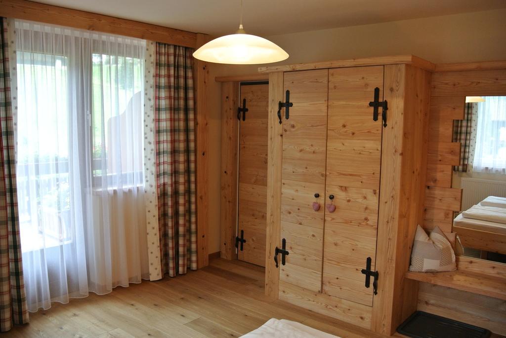 Pension Und Apartment Edelweiss Heiligenblut Exteriör bild