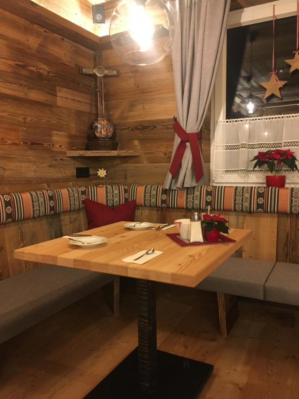 Pension Und Apartment Edelweiss Heiligenblut Exteriör bild